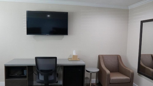 Sea Breeze Inn image 30